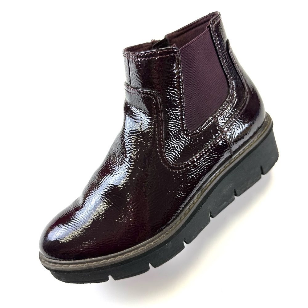 Clarks Airabell Chelsea womens boots Size 7 ankle wedge heel slip on Comfort